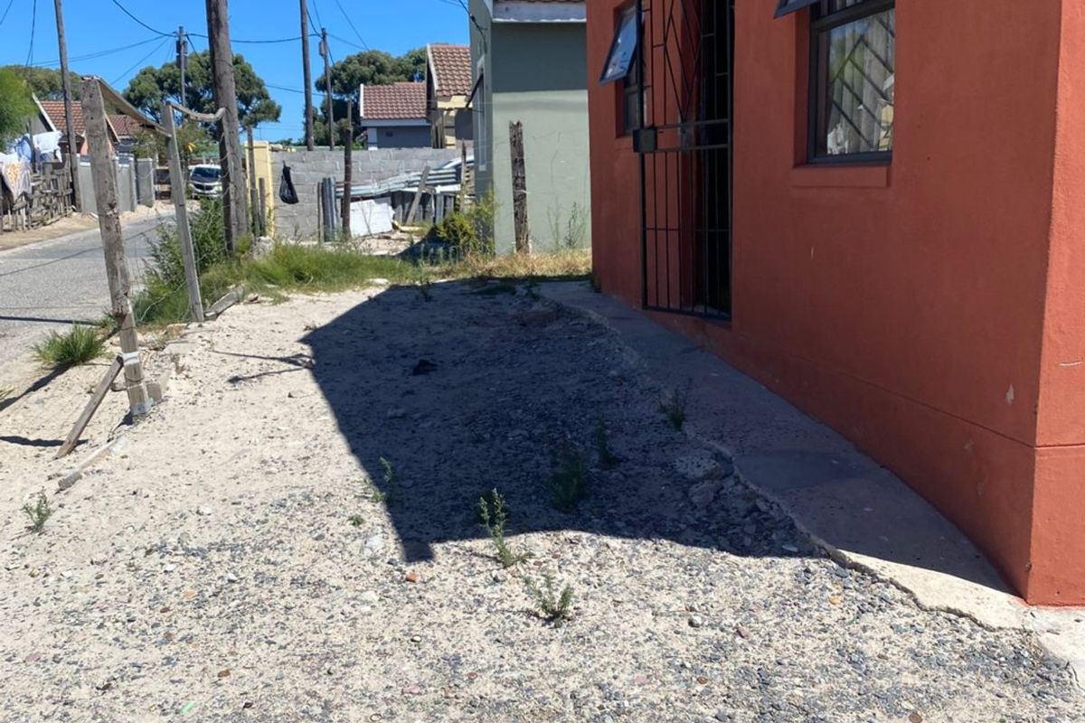 Neat 2-Bedroom Home for Sale in Mxolisi Phetani, Khayelitsha - Photo 2