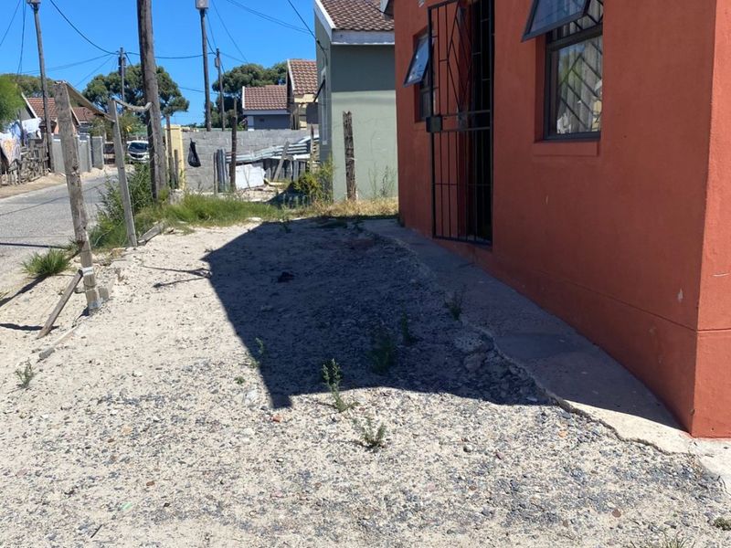 Neat 2-Bedroom Home for Sale in Mxolisi Phetani, Khayelitsha - Photo 2