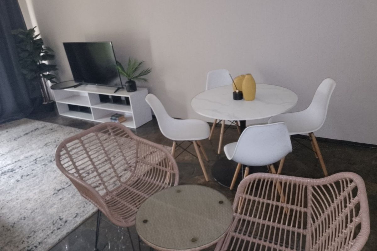 Affordable 2 Bedroom Apartment for Sale in Windsor East – Perfect for First-Time Buyers - Photo 5