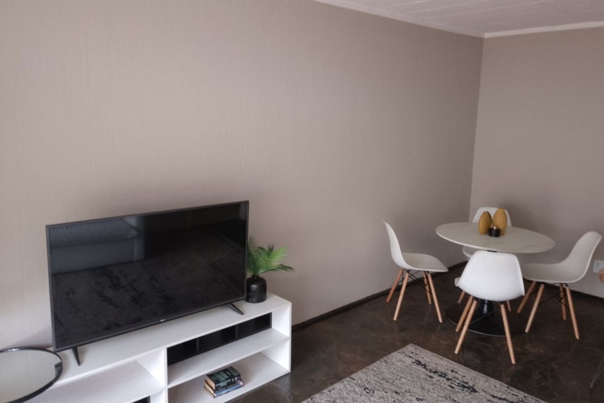 Affordable 2 Bedroom Apartment for Sale in Windsor East – Perfect for First-Time Buyers - Photo 2