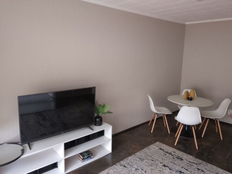 Affordable 2 Bedroom Apartment for Sale in Windsor East – Perfect for First-Time Buyers - Photo 2