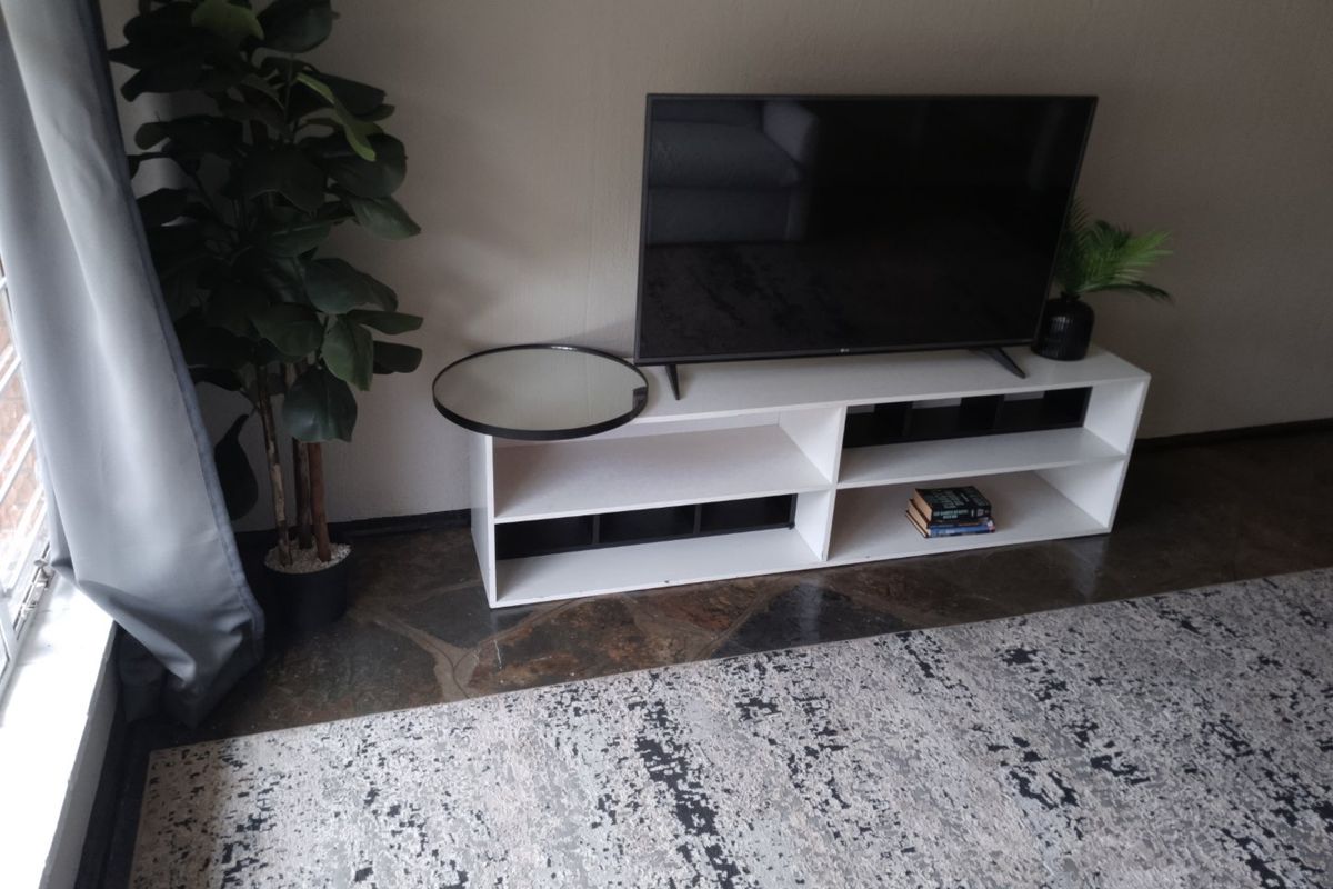 Affordable 2 Bedroom Apartment for Sale in Windsor East – Perfect for First-Time Buyers - Photo 3