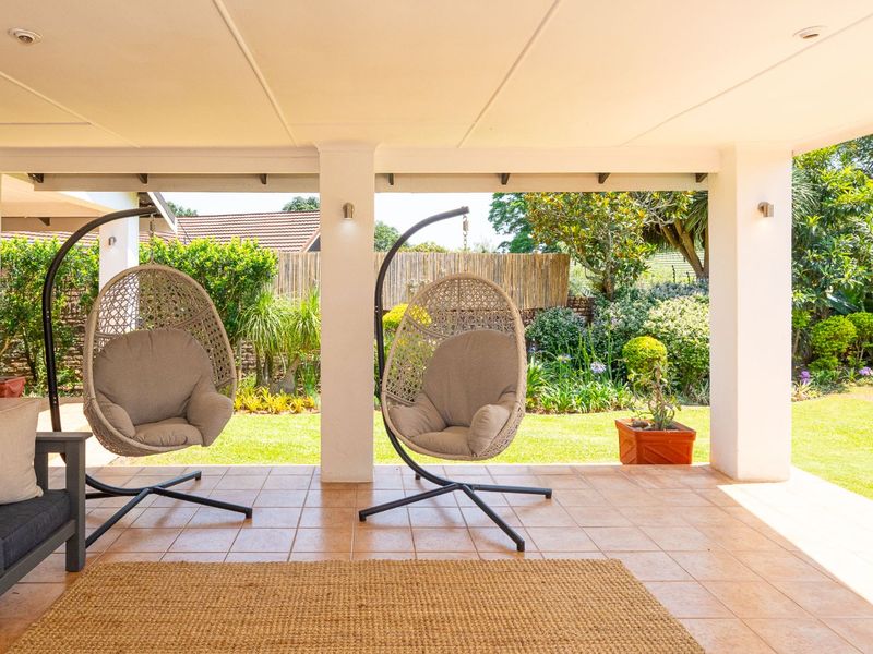 5 Bedrooms Family Home plus a Flatlet  - Photo 9