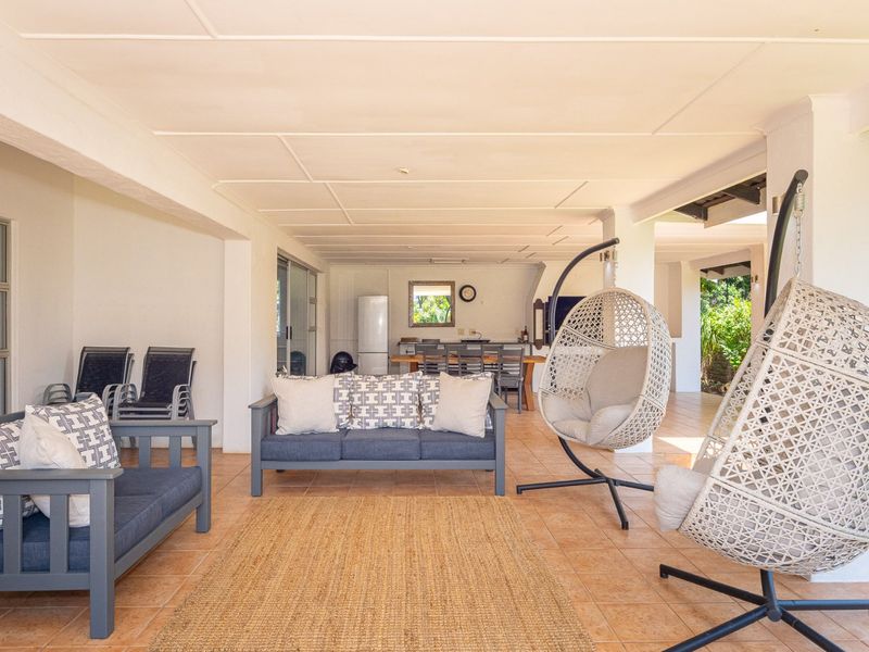 5 Bedrooms Family Home plus a Flatlet  - Photo 8