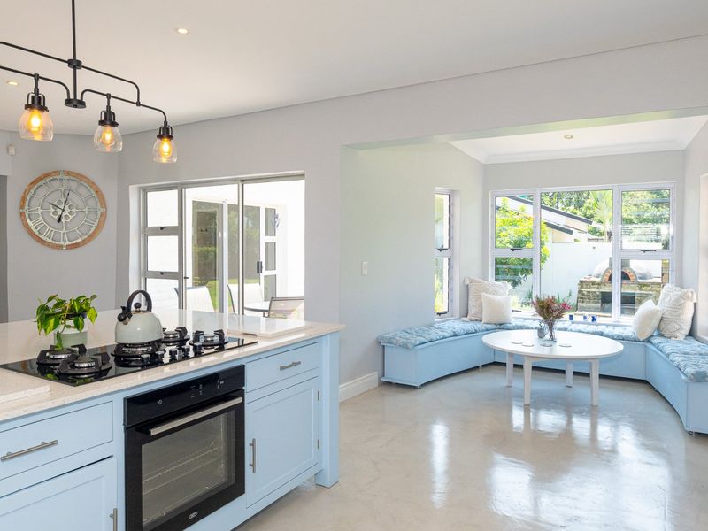 5 Bedrooms Family Home plus a Flatlet  - Photo 7