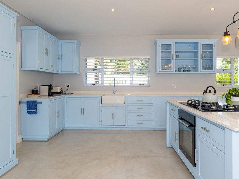 5 Bedrooms Family Home plus a Flatlet  - Photo 5