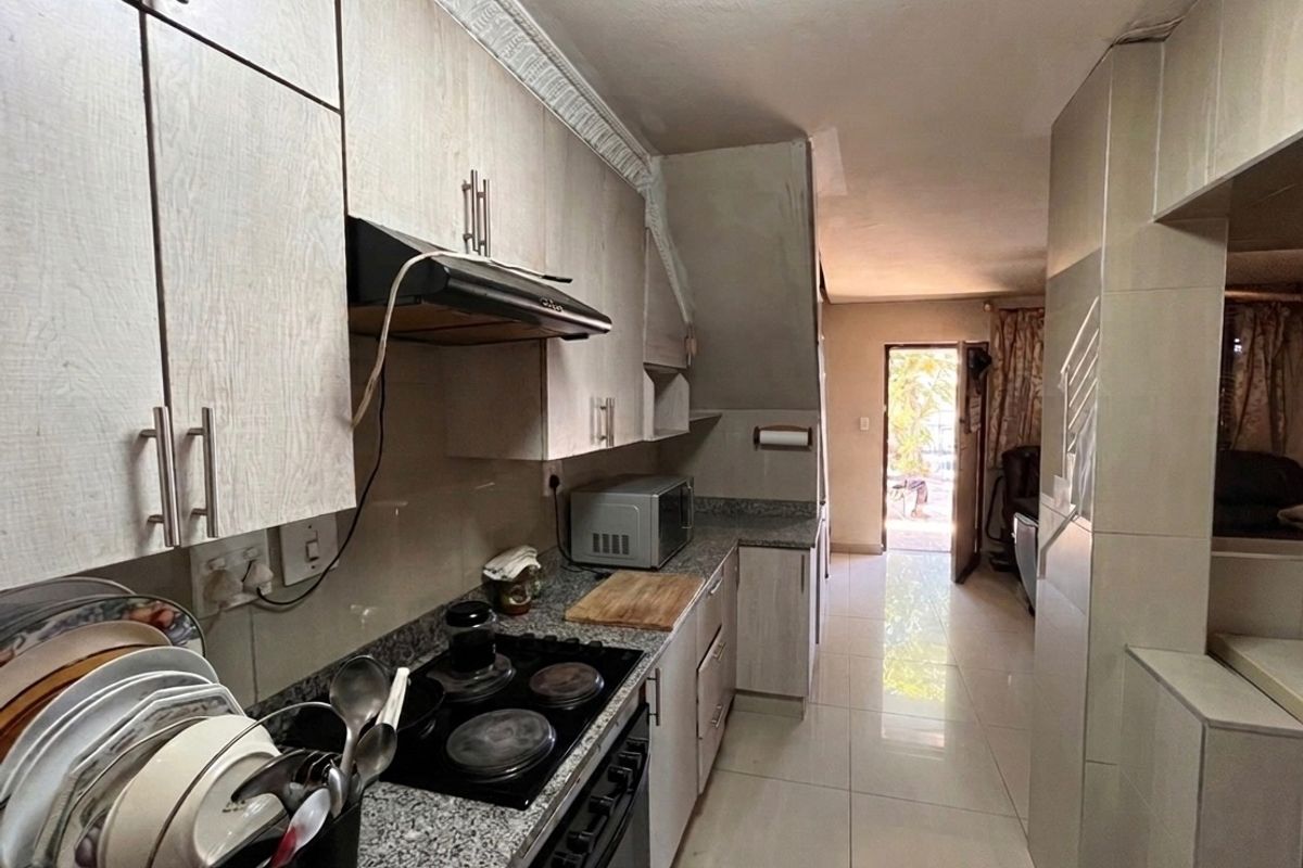 Reduced to Sell:  Cozy 2-Bedroom Duplex with Access to Key Amenities, CBD, Westville and Pine Town - Photo 2