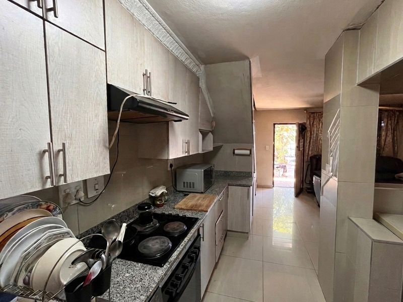 Reduced to Sell:  Cozy 2-Bedroom Duplex with Access to Key Amenities, CBD, Westville and Pine Town - Photo 2