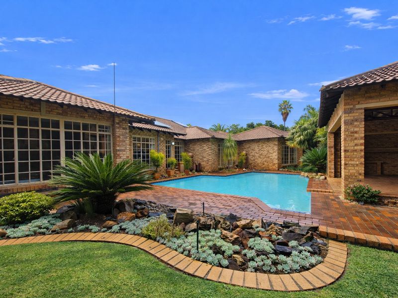 Modern 4 Bedroom Home with Pool, Solar & 3 Garages in Secure East Village - Photo 8