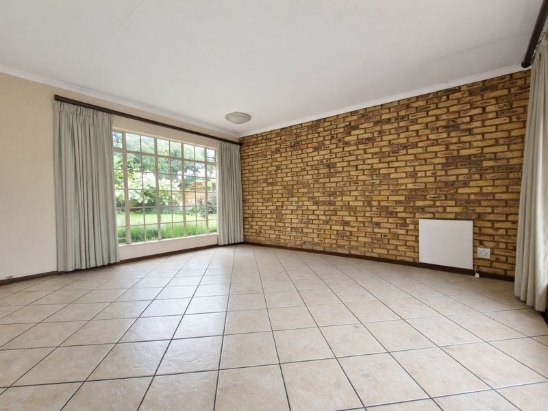 Modern 4 Bedroom Home with Pool, Solar & 3 Garages in Secure East Village - Photo 7