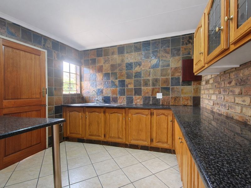 Modern 4 Bedroom Home with Pool, Solar & 3 Garages in Secure East Village - Photo 6