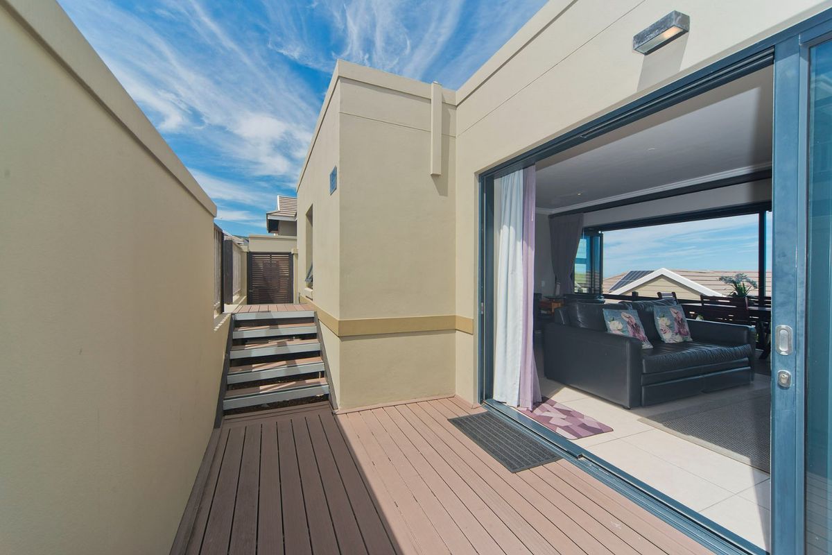 Resort just a short walk to the beach!  - Photo 5