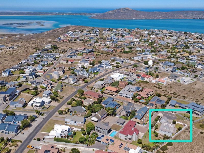 Elegant Coastal Family Living, 4 bedrooms, 4 Bathrooms in a Quiet Cul-de-Sac, Langebaan.  - Photo 9