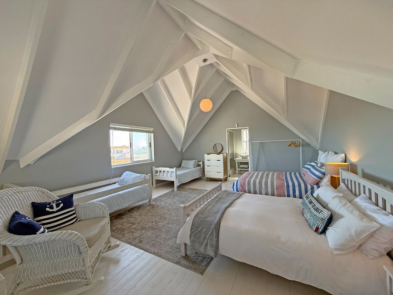 Elegant Coastal Family Living, 4 bedrooms, 4 Bathrooms in a Quiet Cul-de-Sac, Langebaan.  - Photo 6