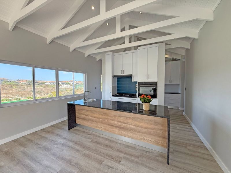 Architectural Excellence on the 13th Fairway – 4 Bedroom, 4 Bathroom House - Brand New in Langebaan Country Estate - Photo 2