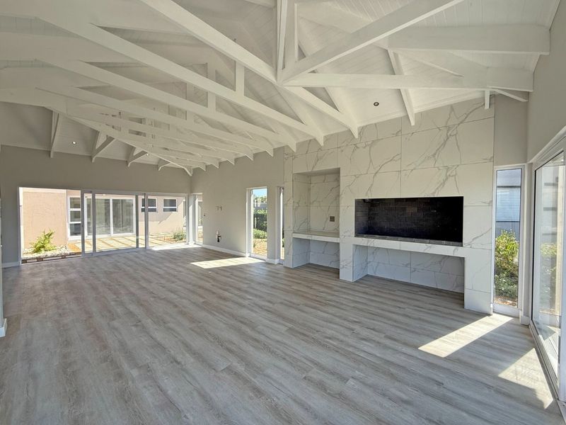 Architectural Excellence on the 13th Fairway – 4 Bedroom, 4 Bathroom House - Brand New in Langebaan Country Estate - Photo 10