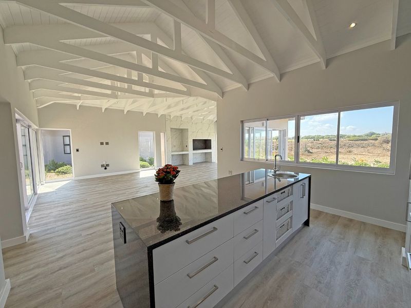 Architectural Excellence on the 13th Fairway – 4 Bedroom, 4 Bathroom House - Brand New in Langebaan Country Estate - Photo 8