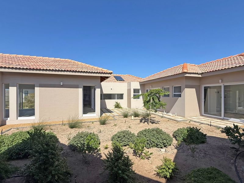 Architectural Excellence on the 13th Fairway – 4 Bedroom, 4 Bathroom House - Brand New in Langebaan Country Estate - Photo 7