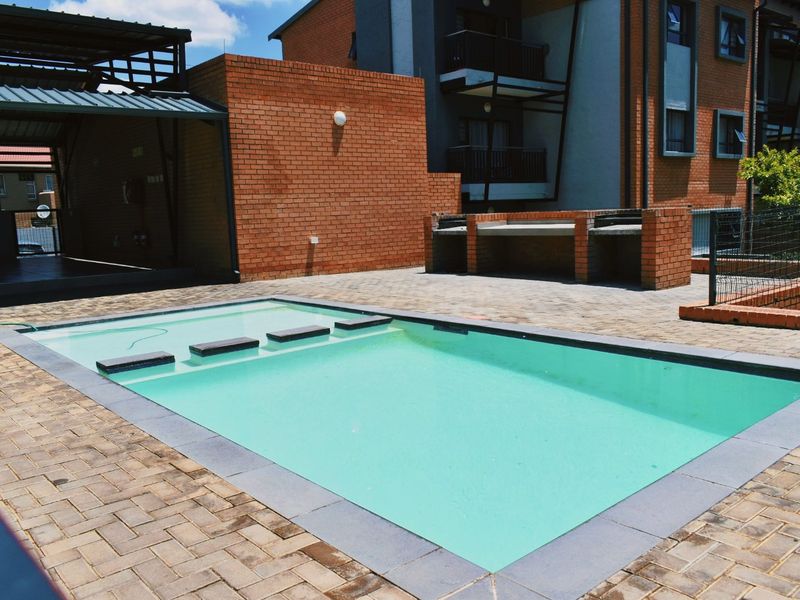 Modern 2 Bed 2 Bath Apartment in the Heart of Vorna Valley    - Photo 4