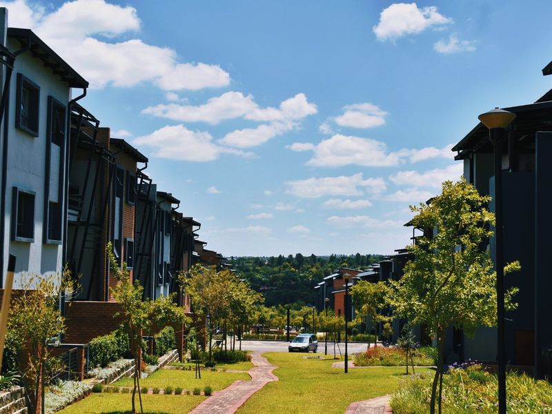 Modern 2 Bed 2 Bath Apartment in the Heart of Vorna Valley    - Photo 3