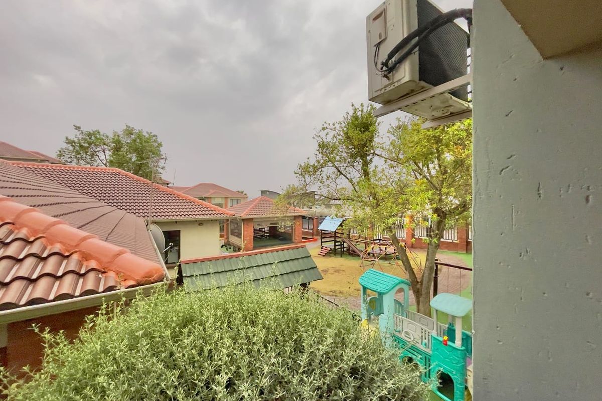 2 Bedroom 2 Bathroom for Sale  - Photo 4