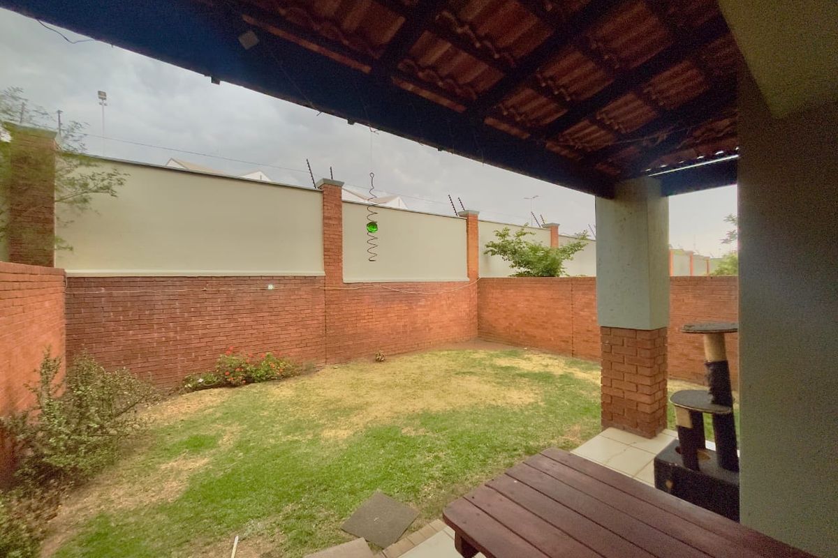 2 Bedroom 2 Bathroom for Sale  - Photo 2