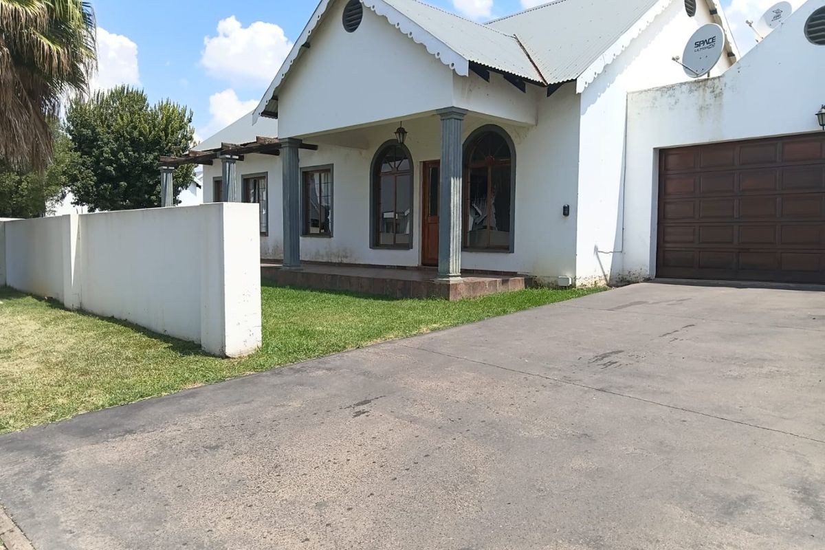 Beautiful Home for Sale in Secure Estate – Hoeveld Park - Photo 2