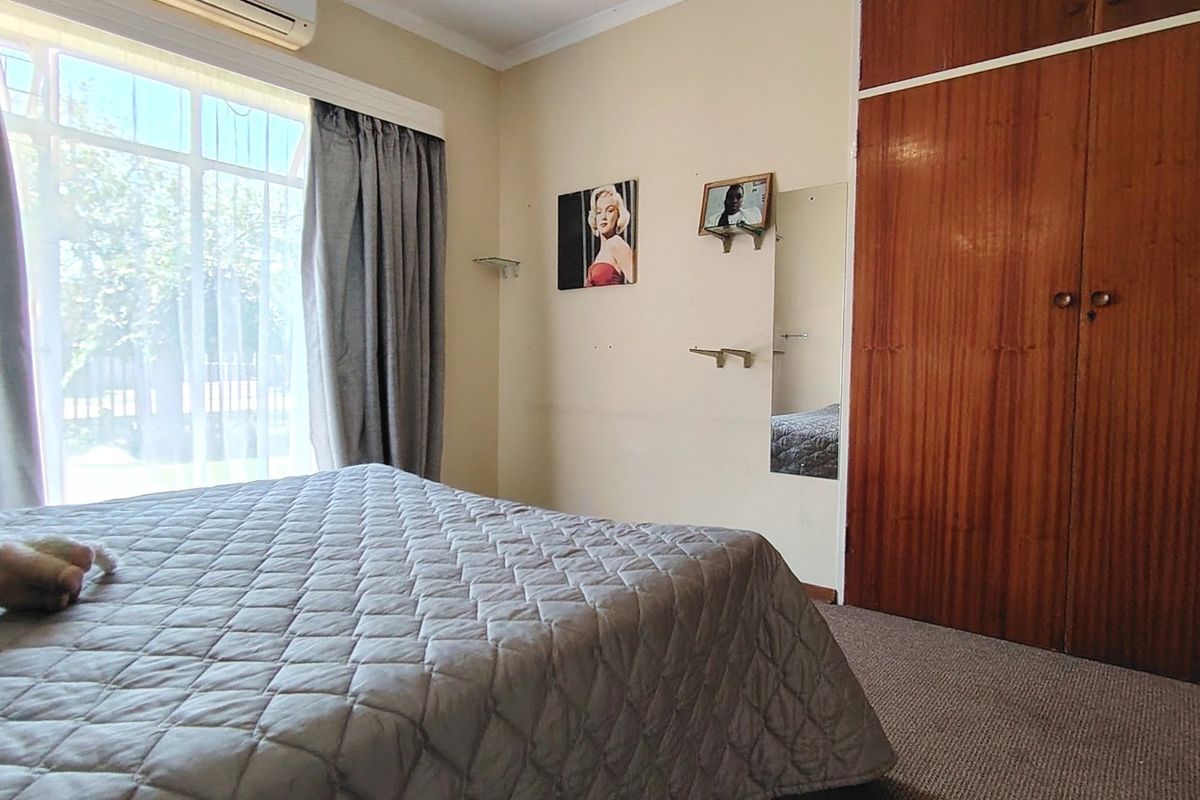 Spacious 4-Bedroom Family Home with Pool in SE2 - Photo 4