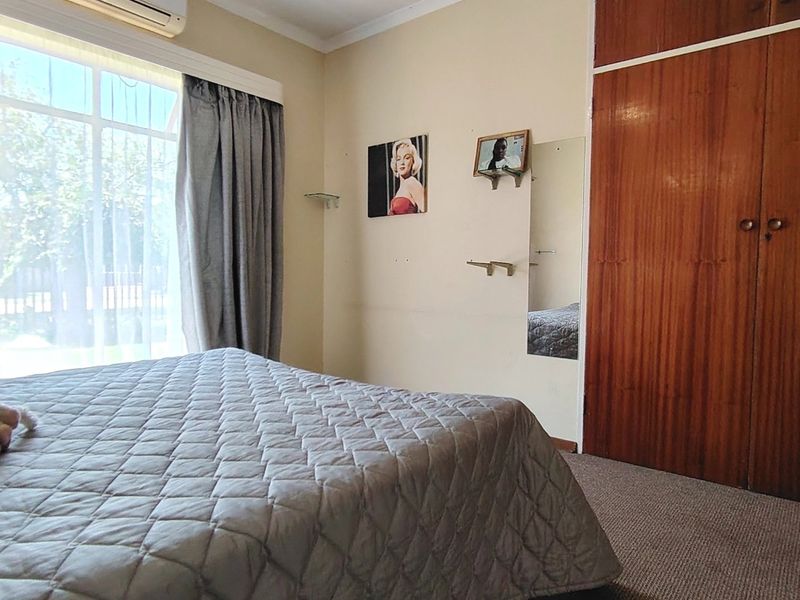 Spacious 4-Bedroom Family Home with Pool in SE2 - Photo 4