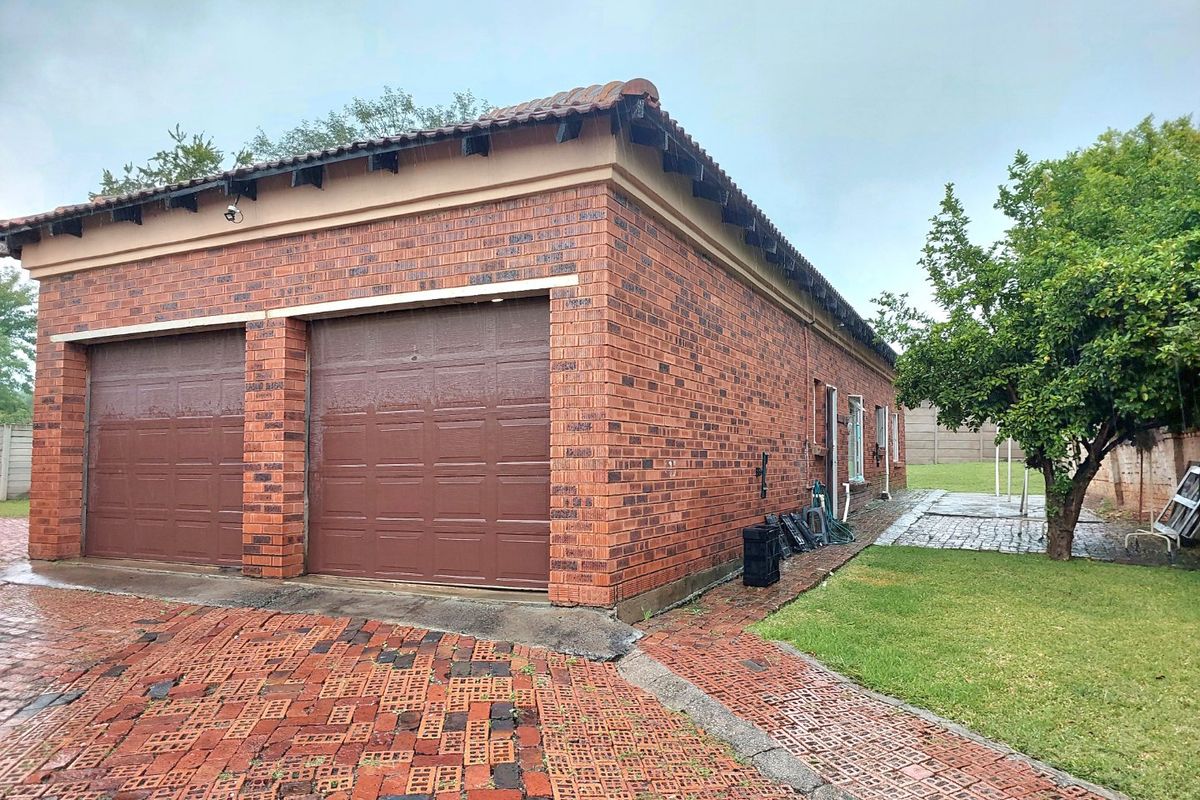 House for Sale in Secure Estate  Brits, North West - Photo 2