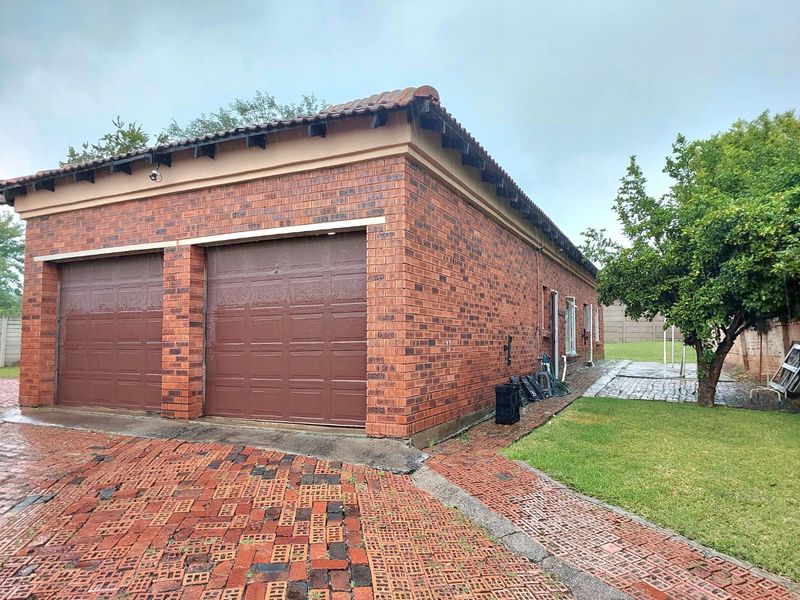 House for Sale in Secure Estate  Brits, North West - Photo 2