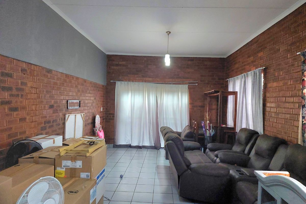 House for Sale in Secure Estate  Brits, North West - Photo 2