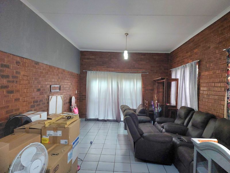 House for Sale in Secure Estate  Brits, North West - Photo 2
