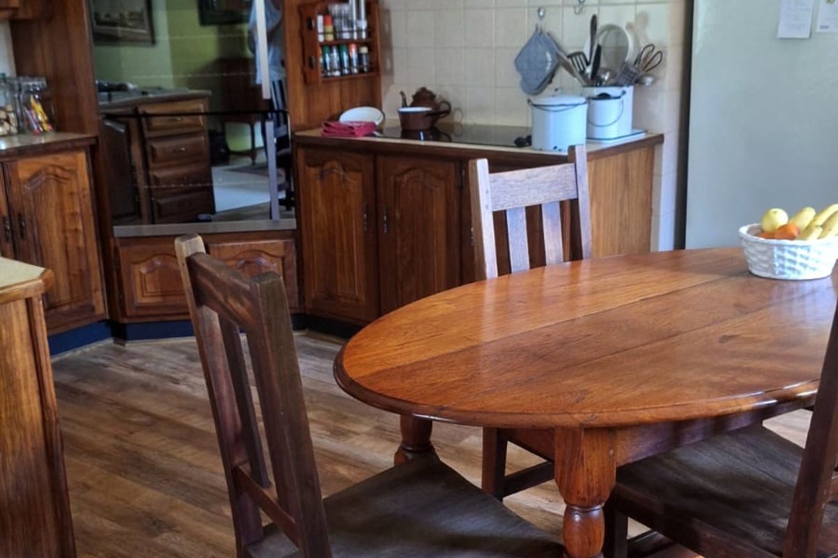 Spacious 3-Bedroom Home with Study, Beautiful Garden & Pool  Hartbeespoort  - Photo 4