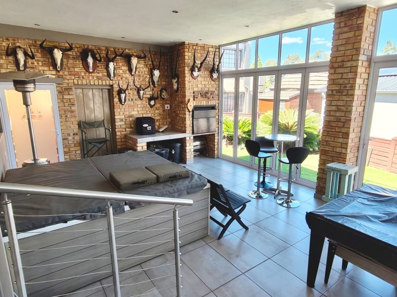 Spacious 8-Bedroom freestanding Home in the Tranquil town of Vaal Marina - Photo 9