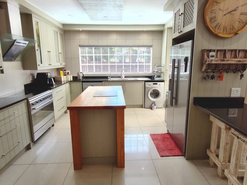 Spacious 8-Bedroom freestanding Home in the Tranquil town of Vaal Marina - Photo 6