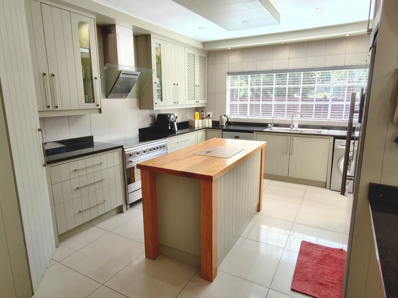 Spacious 8-Bedroom freestanding Home in the Tranquil town of Vaal Marina - Photo 5