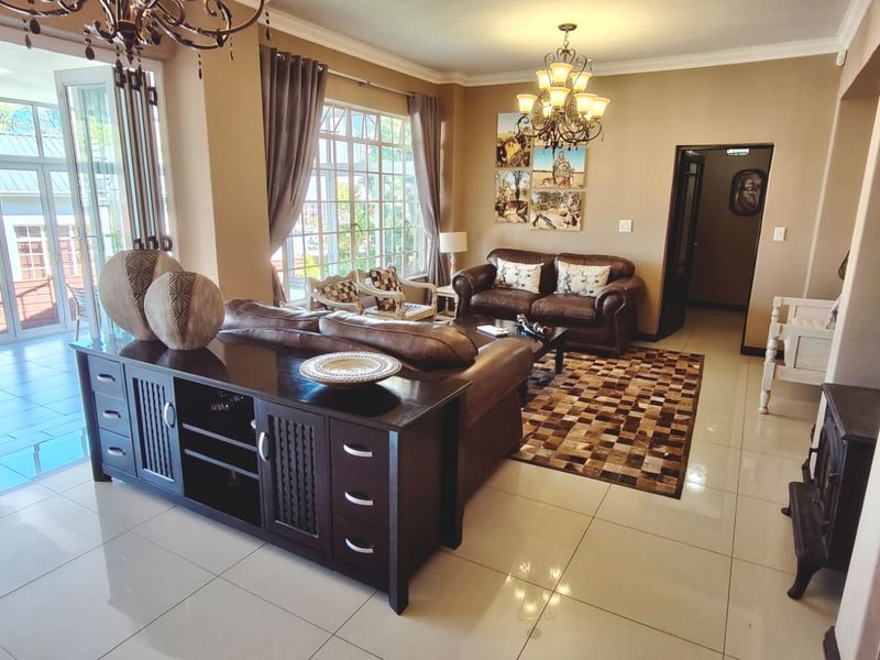 Spacious 8-Bedroom freestanding Home in the Tranquil town of Vaal Marina - Photo 9