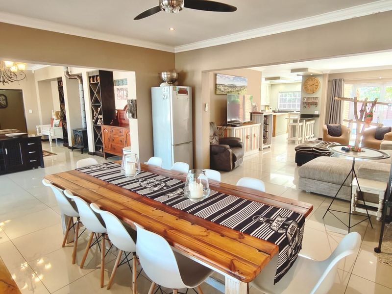 Spacious 8-Bedroom freestanding Home in the Tranquil town of Vaal Marina - Photo 2