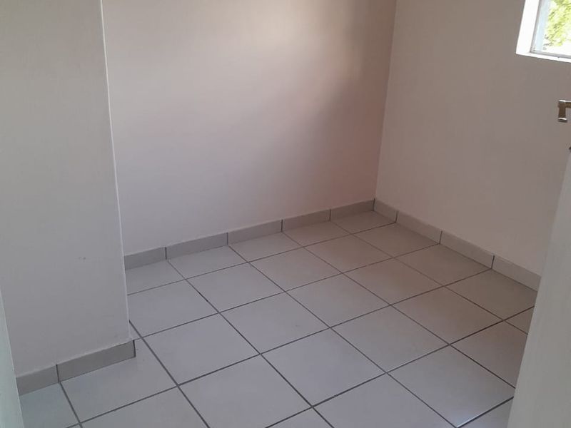 Modern 2 Bedroom and 1 Bathroom Apartment for Rent - Photo 5