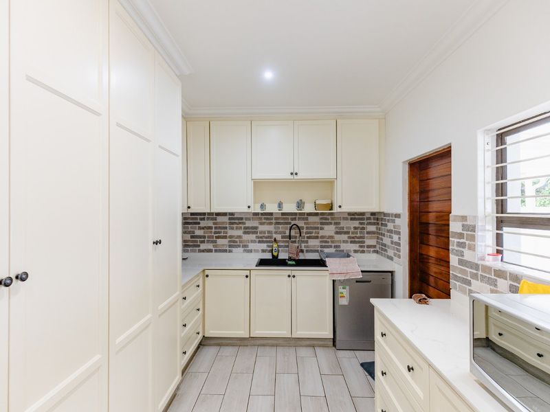 Spectacular Architect Designed Family Home in Umtentweni !! - Photo 8