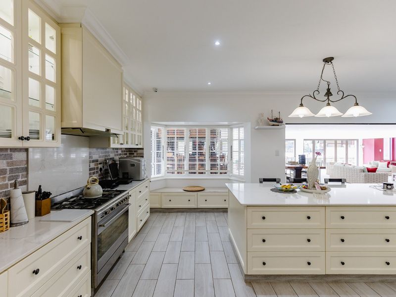 Spectacular Architect Designed Family Home in Umtentweni !! - Photo 7