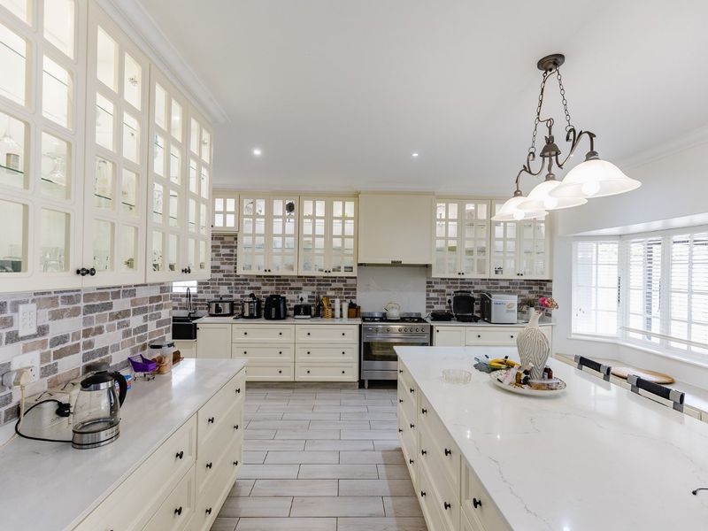 Spectacular Architect Designed Family Home in Umtentweni !! - Photo 5