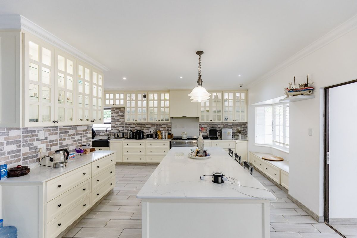 Spectacular Architect Designed Family Home in Umtentweni !! - Photo 4