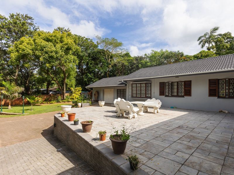 Spectacular Architect Designed Family Home in Umtentweni !! - Photo 3