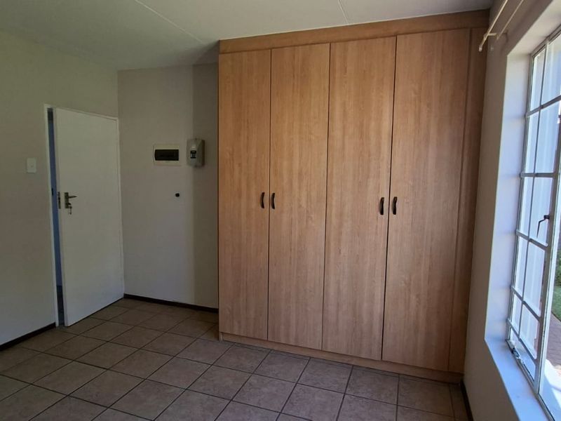 2 Bedroom Ground Floor Apartment with Private Garden - Photo 10