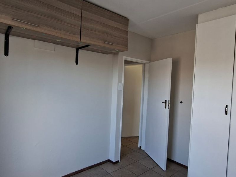 2 Bedroom Ground Floor Apartment with Private Garden - Photo 7