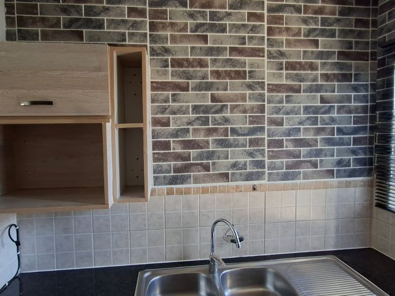 2 Bedroom Ground Floor Apartment with Private Garden - Photo 6