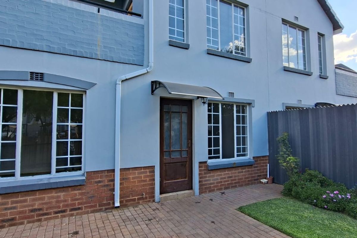 2 Bedroom Ground Floor Apartment with Private Garden - Photo 2