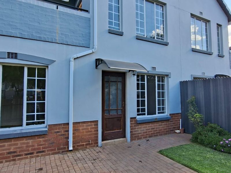 2 Bedroom Ground Floor Apartment with Private Garden - Photo 2